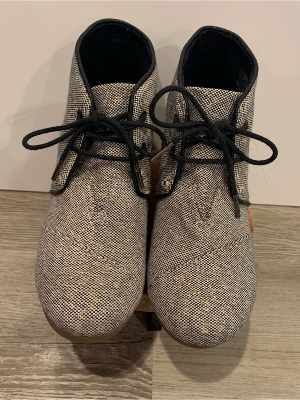 Tom’s Womens Metallic Linen Desert Wedge Booties
SZ 9